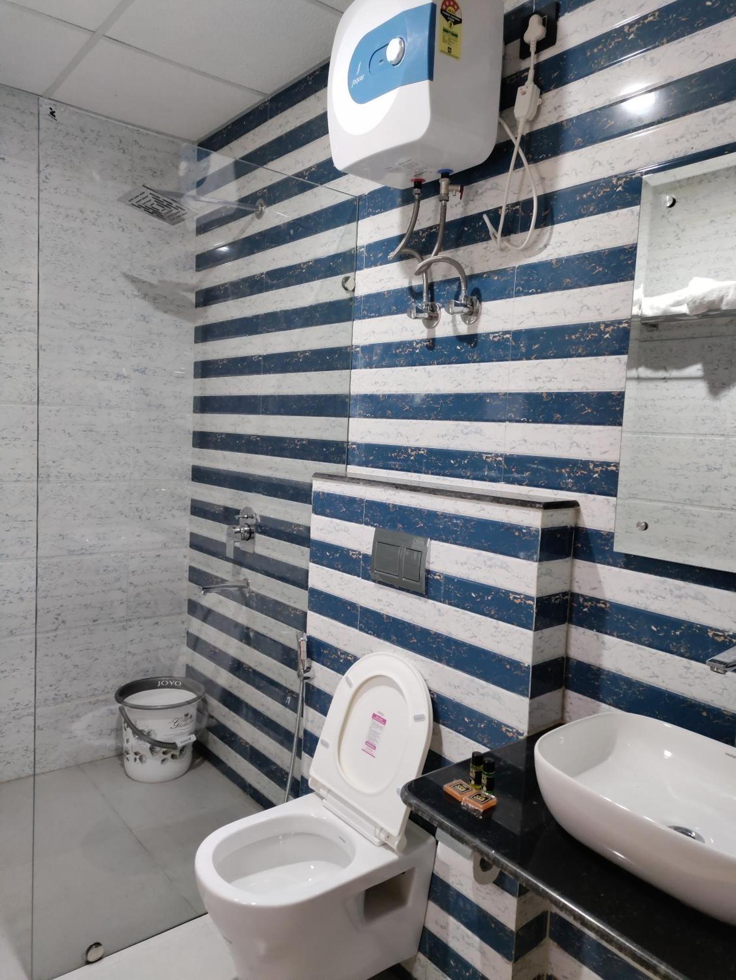 Emerald Suites Grander Noida Quarto foto
