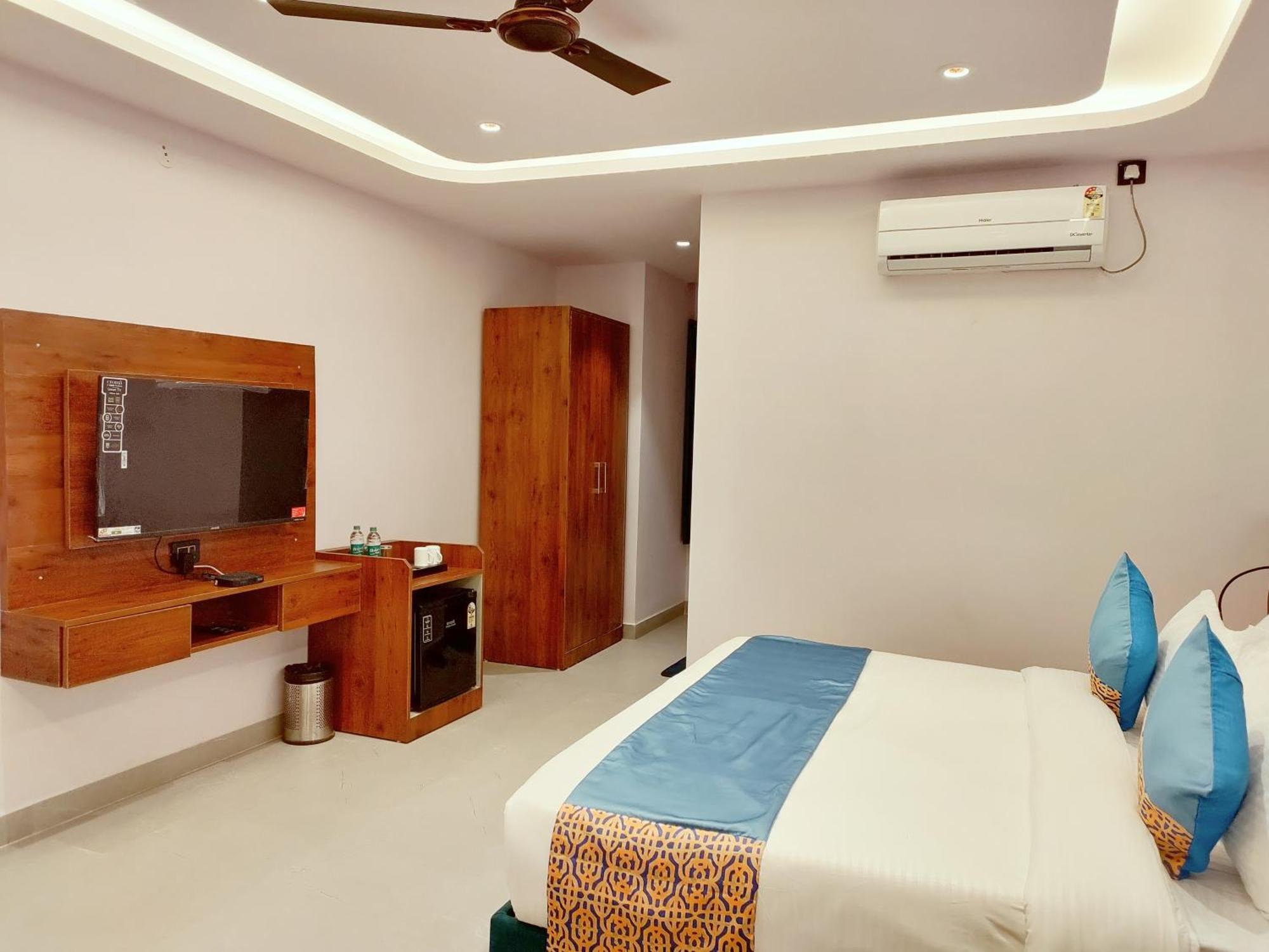 Emerald Suites Grander Noida Exterior foto