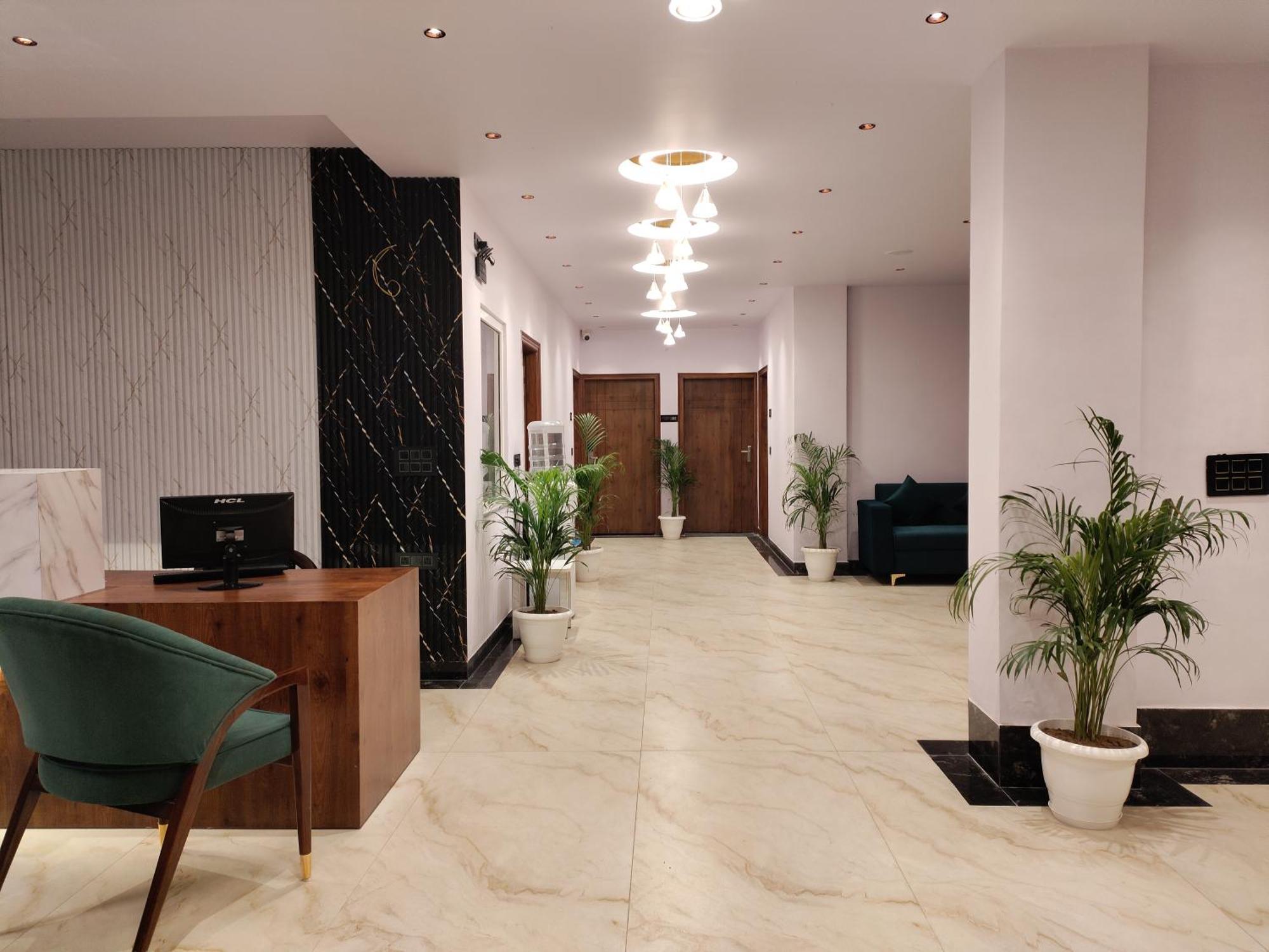 Emerald Suites Grander Noida Exterior foto