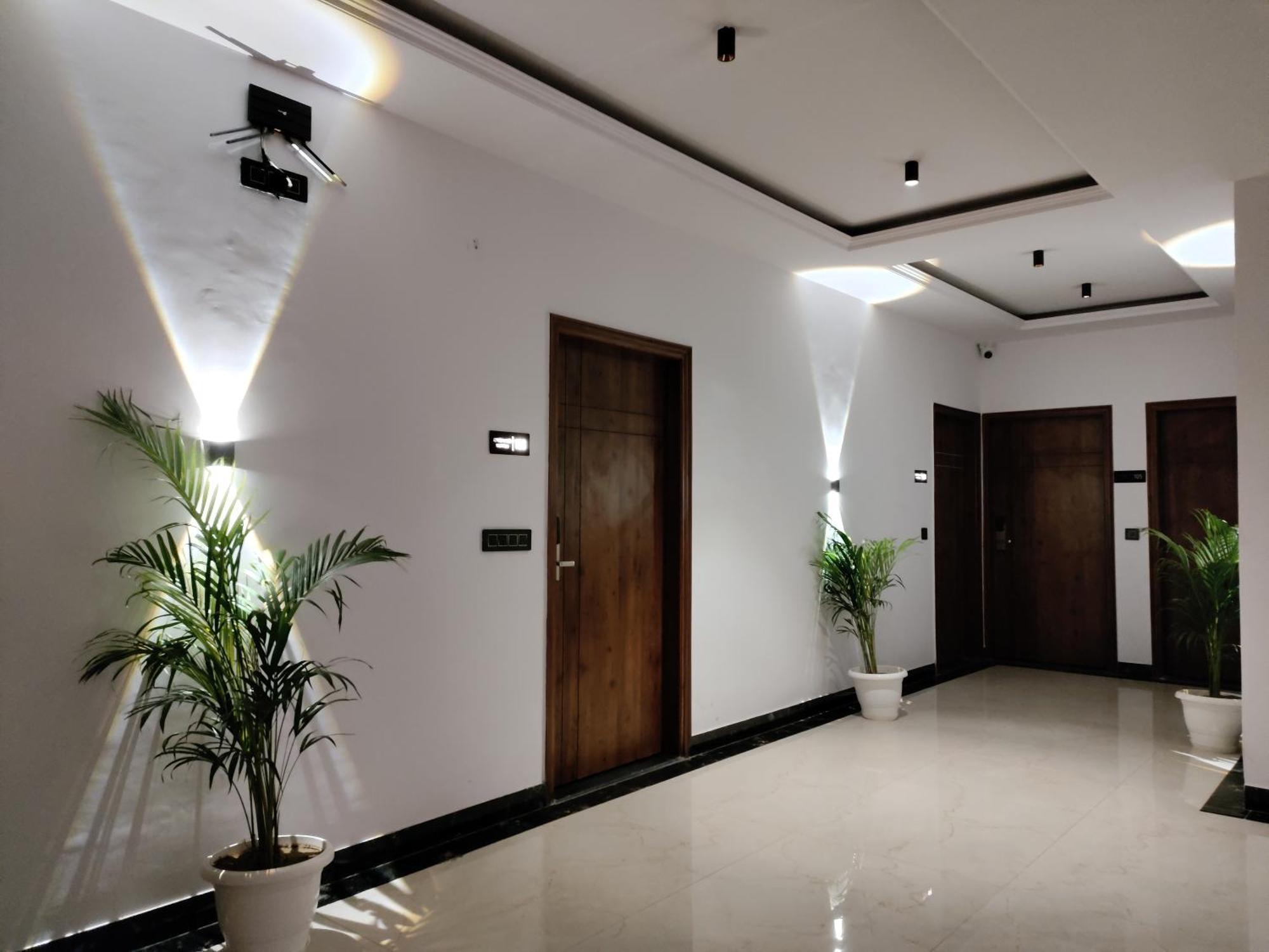 Emerald Suites Grander Noida Exterior foto
