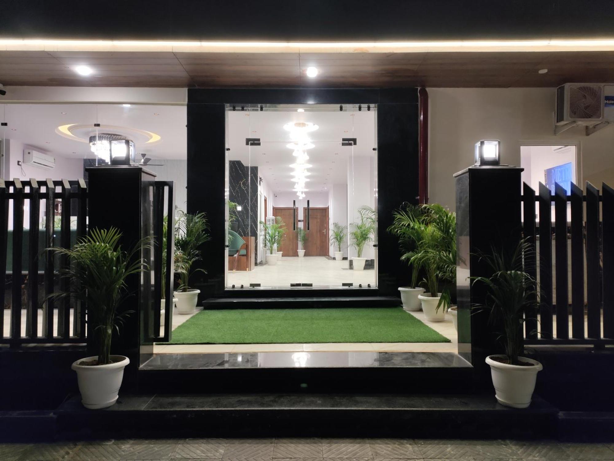 Emerald Suites Grander Noida Exterior foto