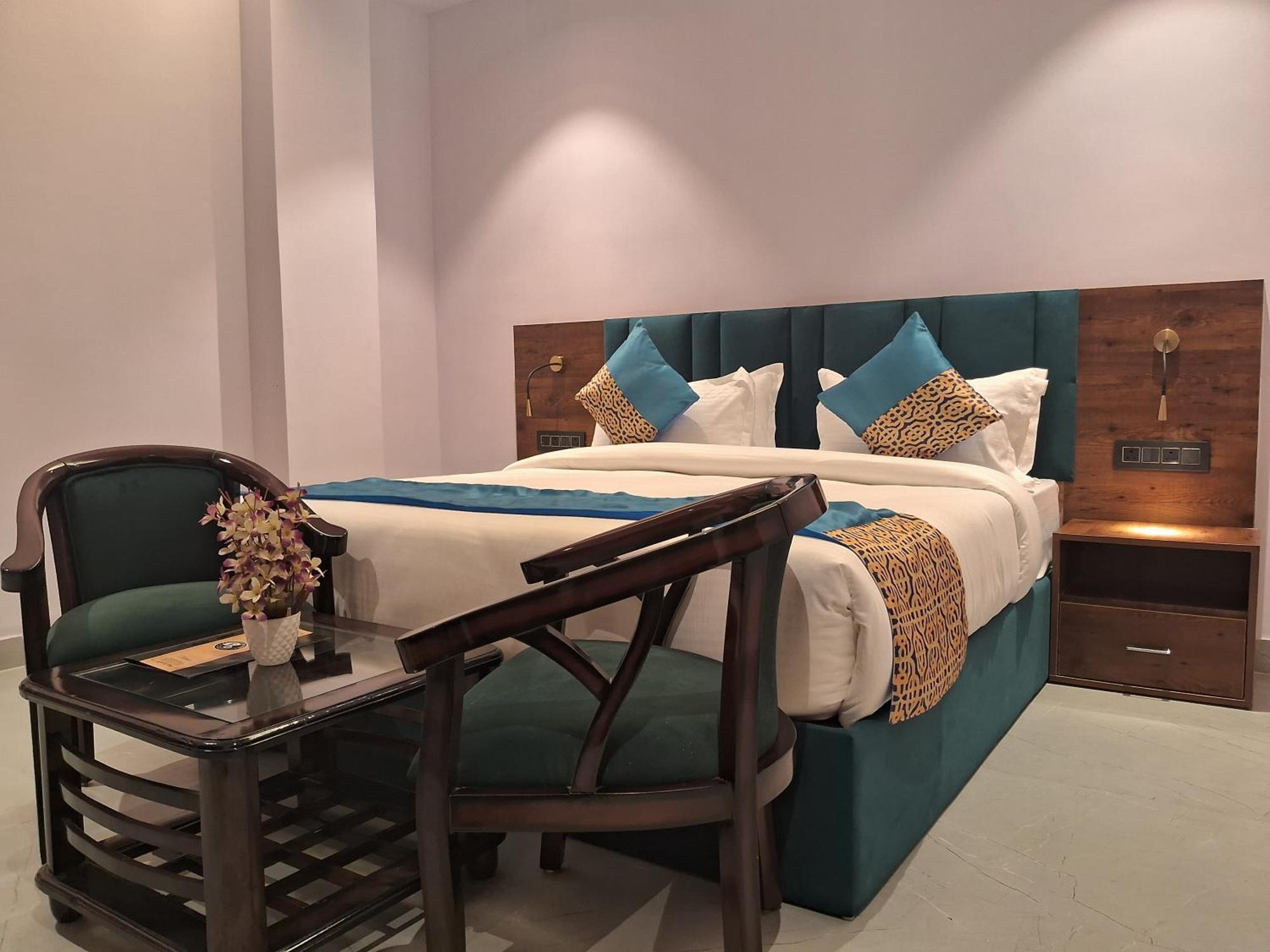 Emerald Suites Grander Noida Quarto foto