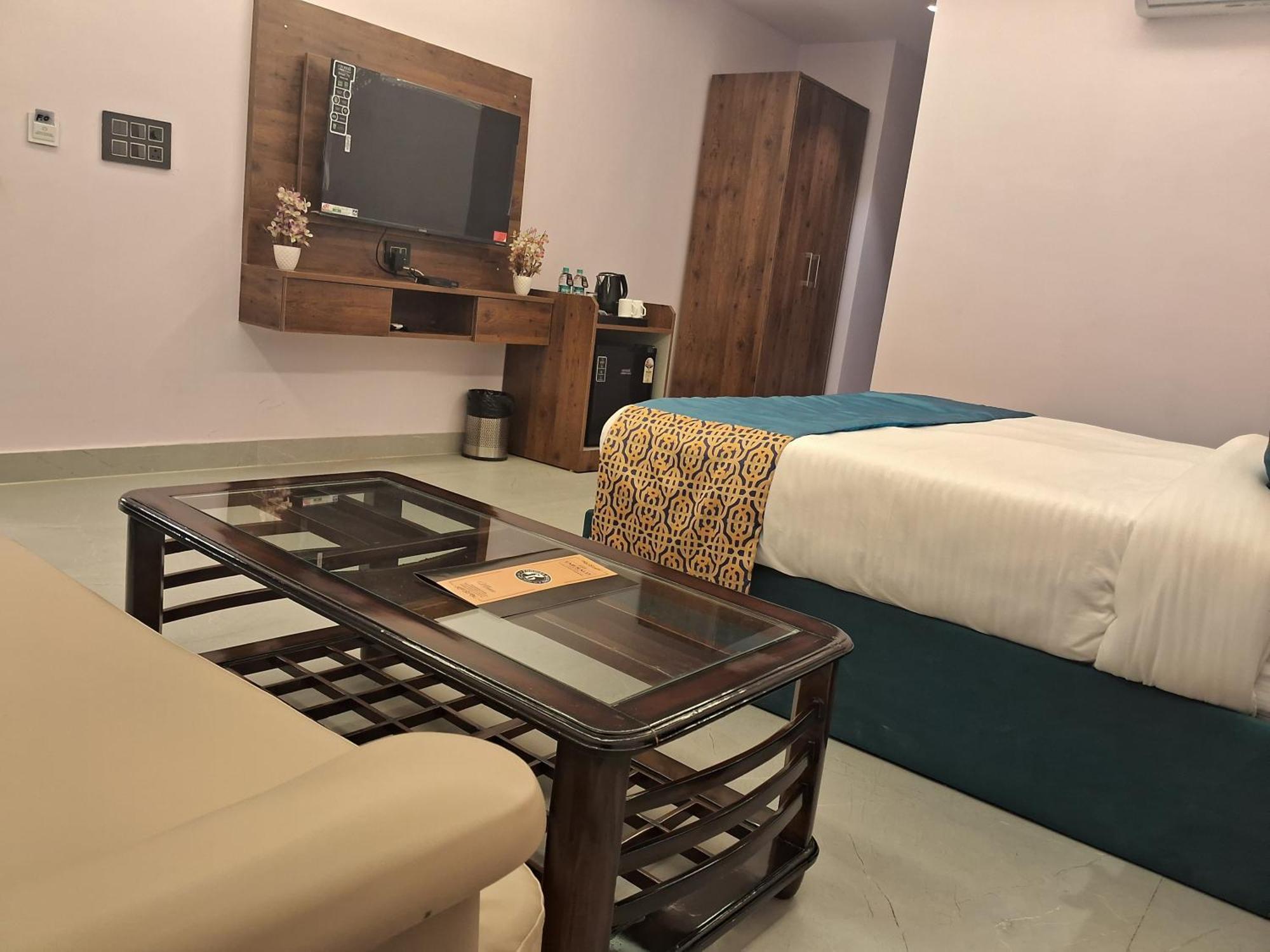 Emerald Suites Grander Noida Quarto foto