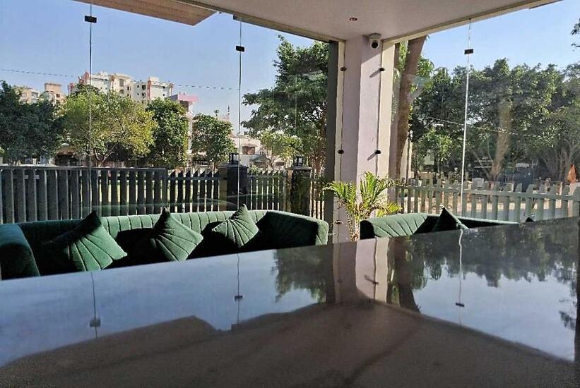 Emerald Suites Grander Noida Exterior foto