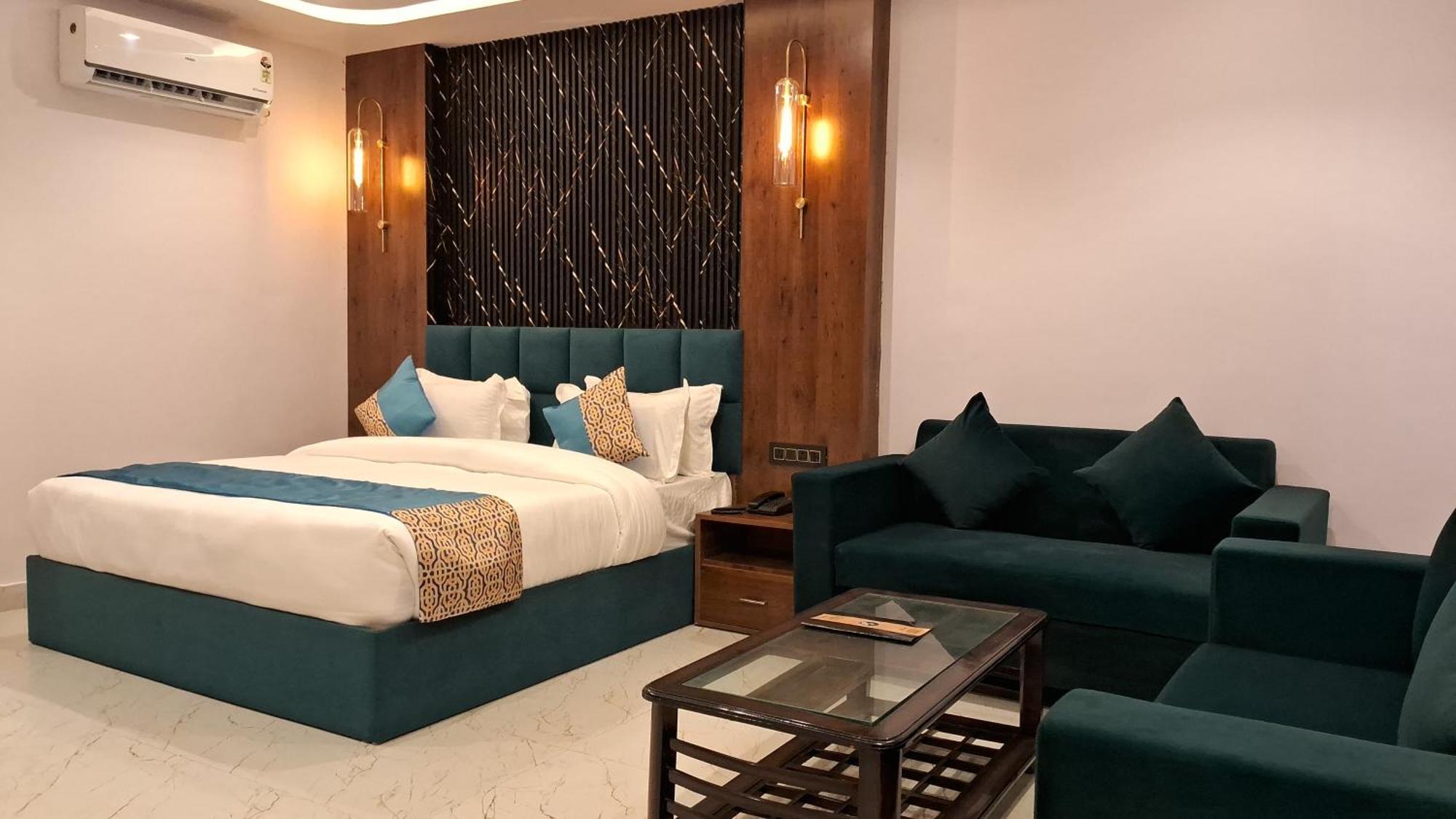 Emerald Suites Grander Noida Quarto foto