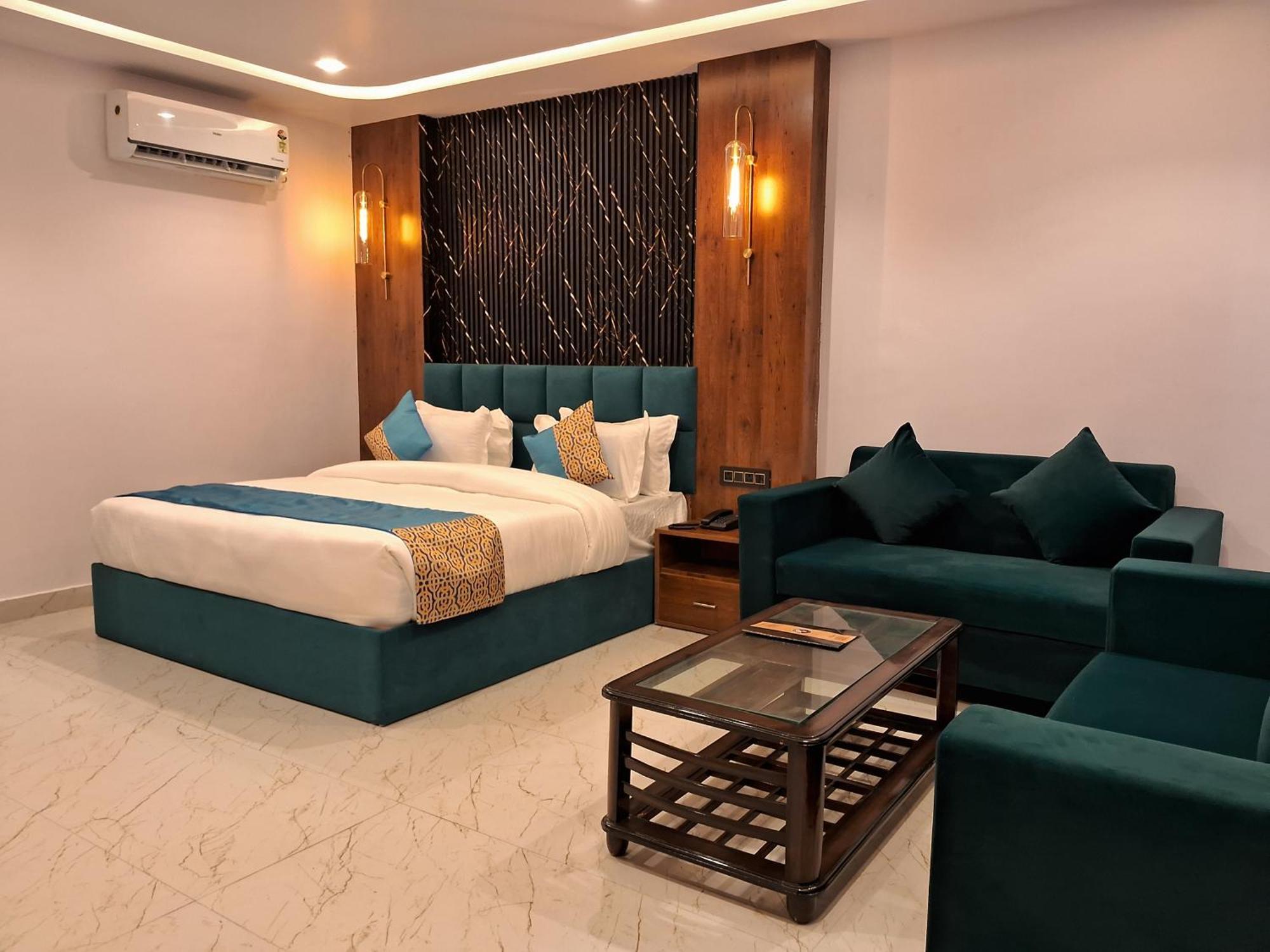 Emerald Suites Grander Noida Quarto foto