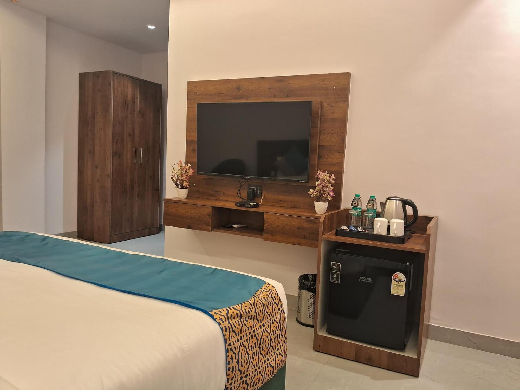 Emerald Suites Grander Noida Quarto foto