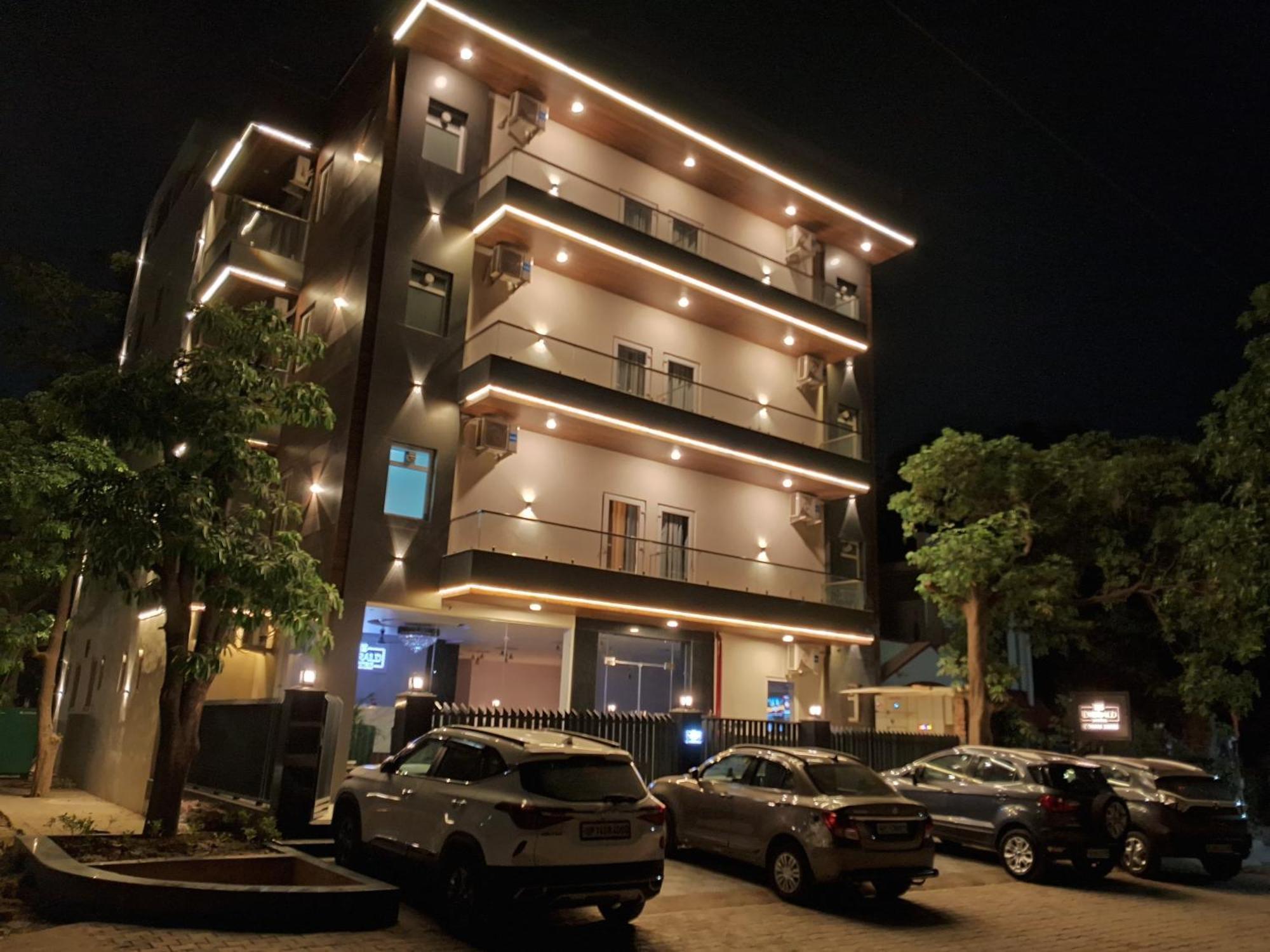 Emerald Suites Grander Noida Exterior foto