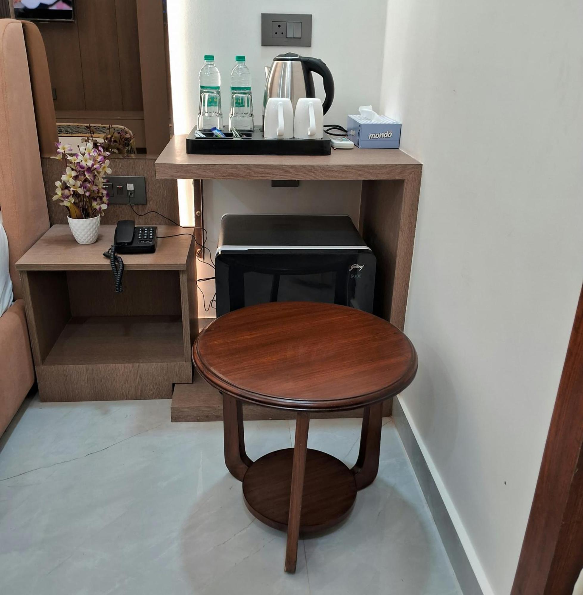 Emerald Suites Grander Noida Exterior foto